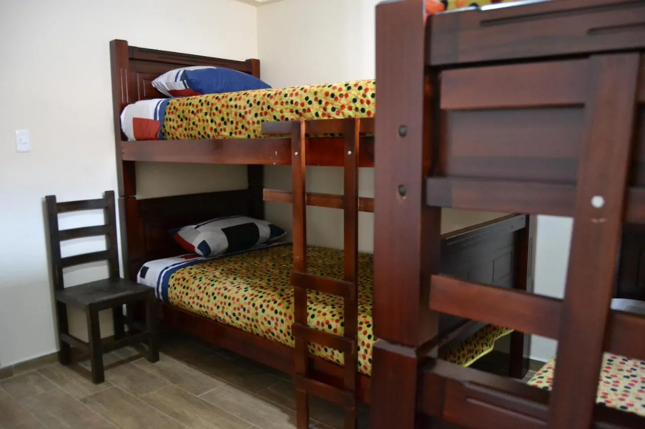 Green Apple Hostel キト
