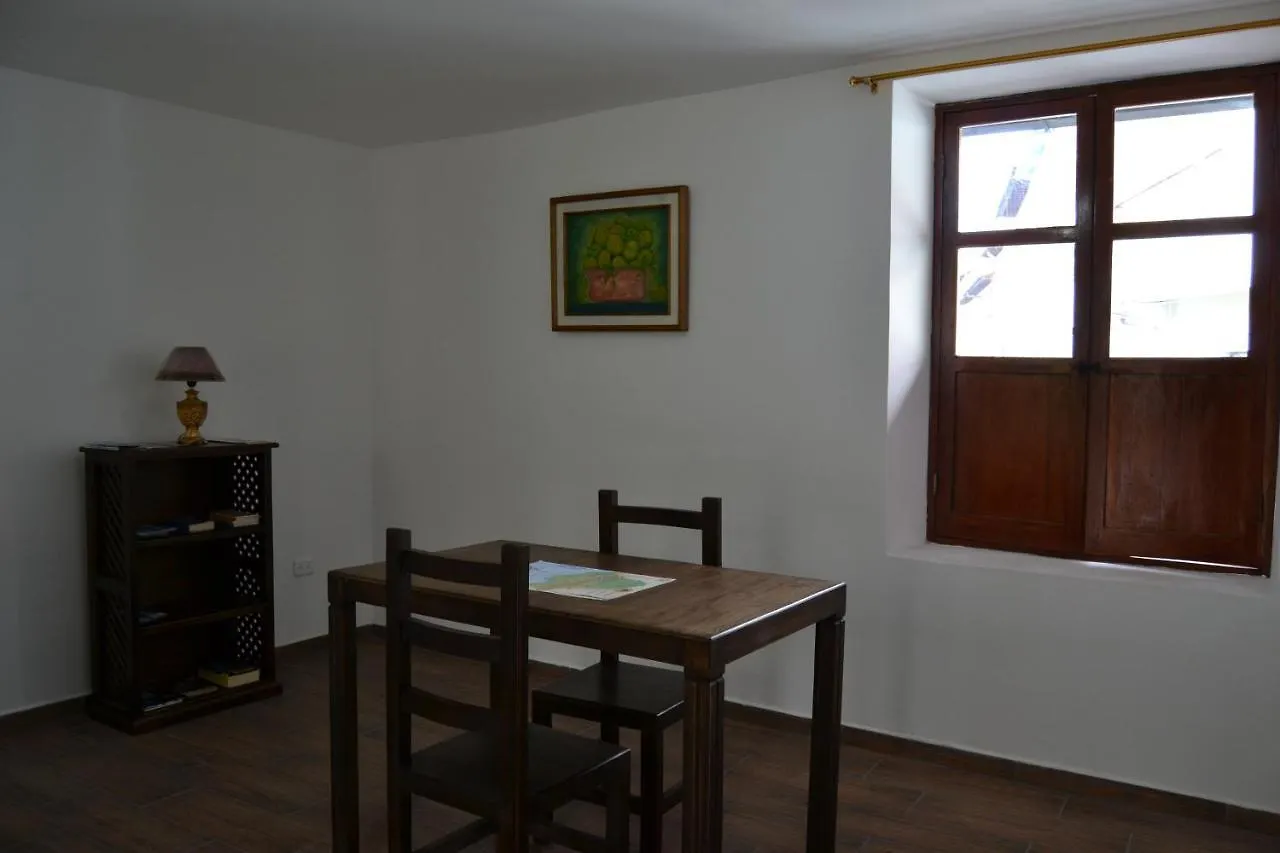 Green Apple Hostel キト ゲストハウス