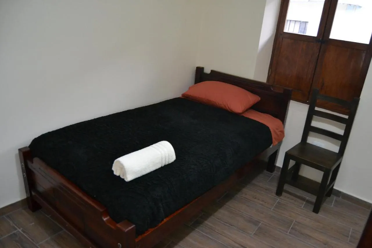 Green Apple Hostel キト