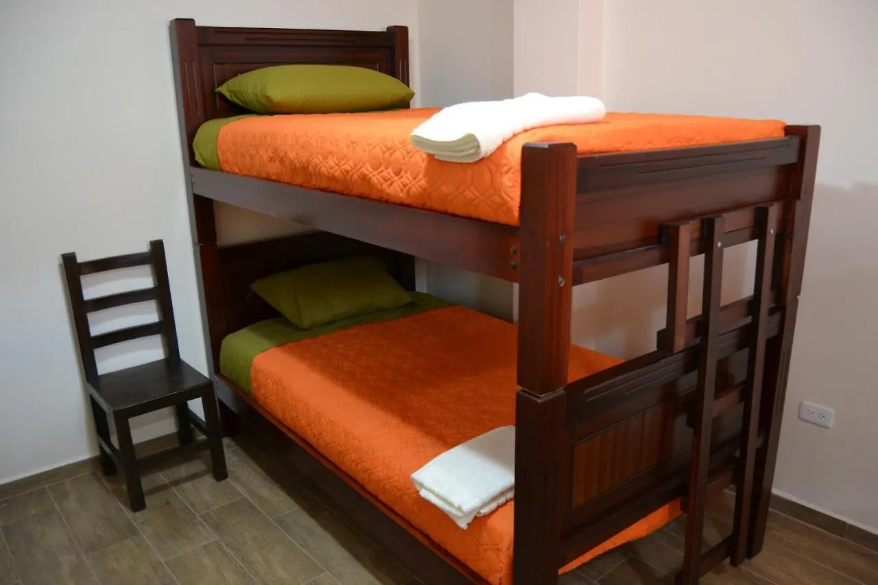 ゲストハウス Green Apple Hostel キト
