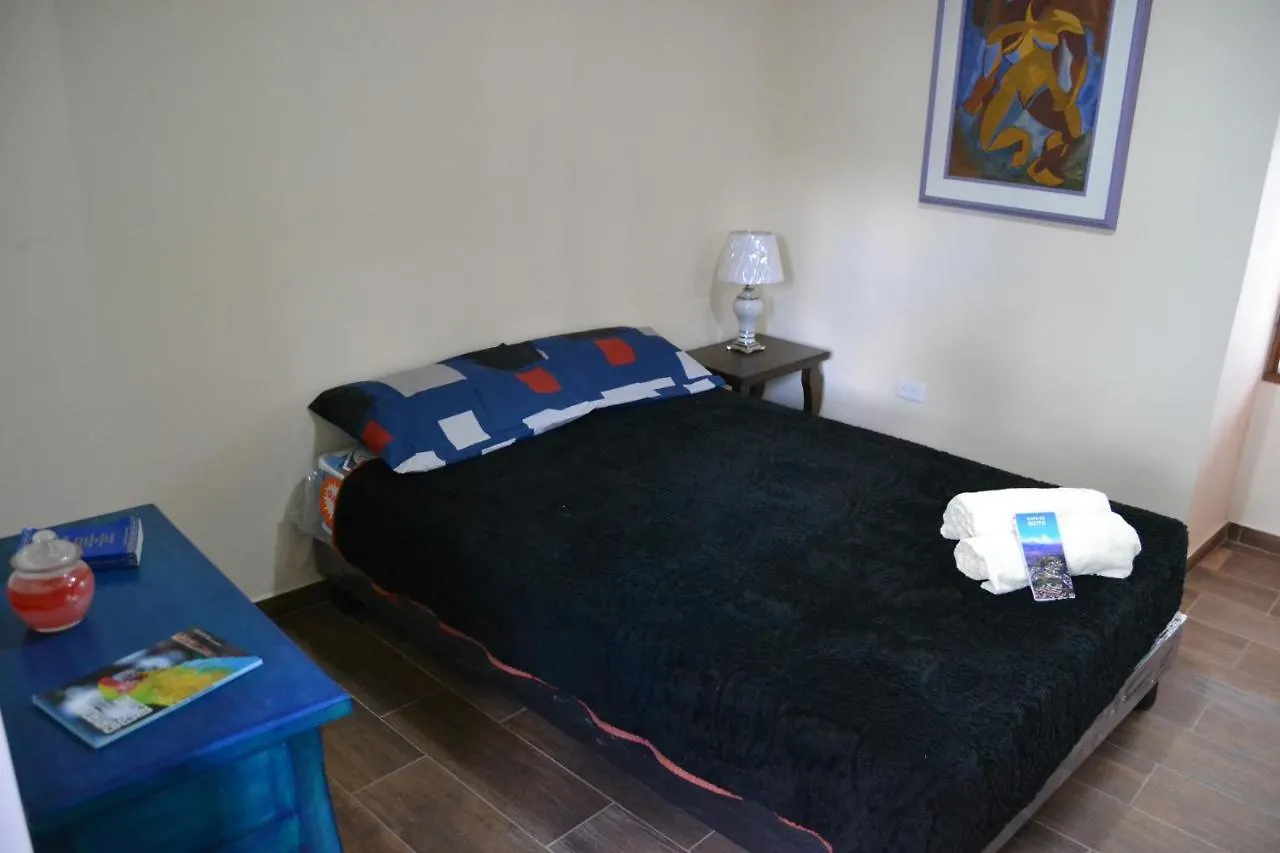 Green Apple Hostel キト