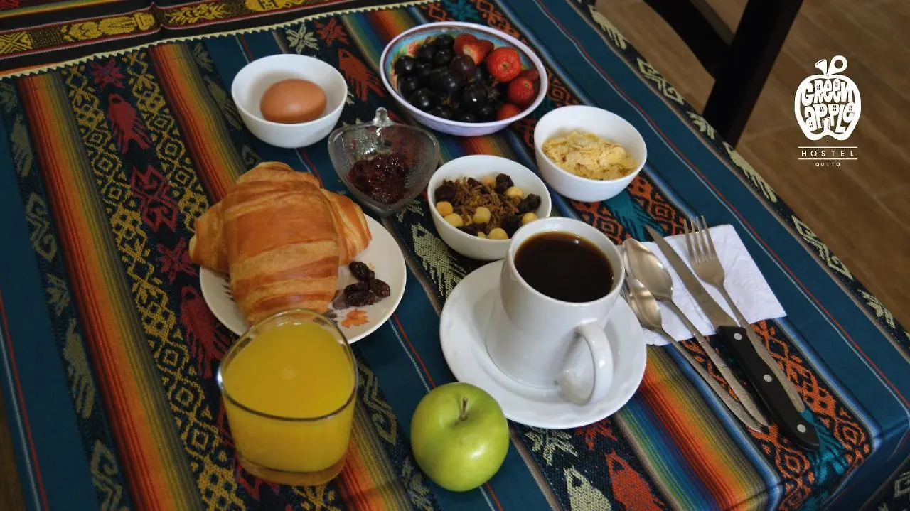 ゲストハウス Green Apple Hostel キト