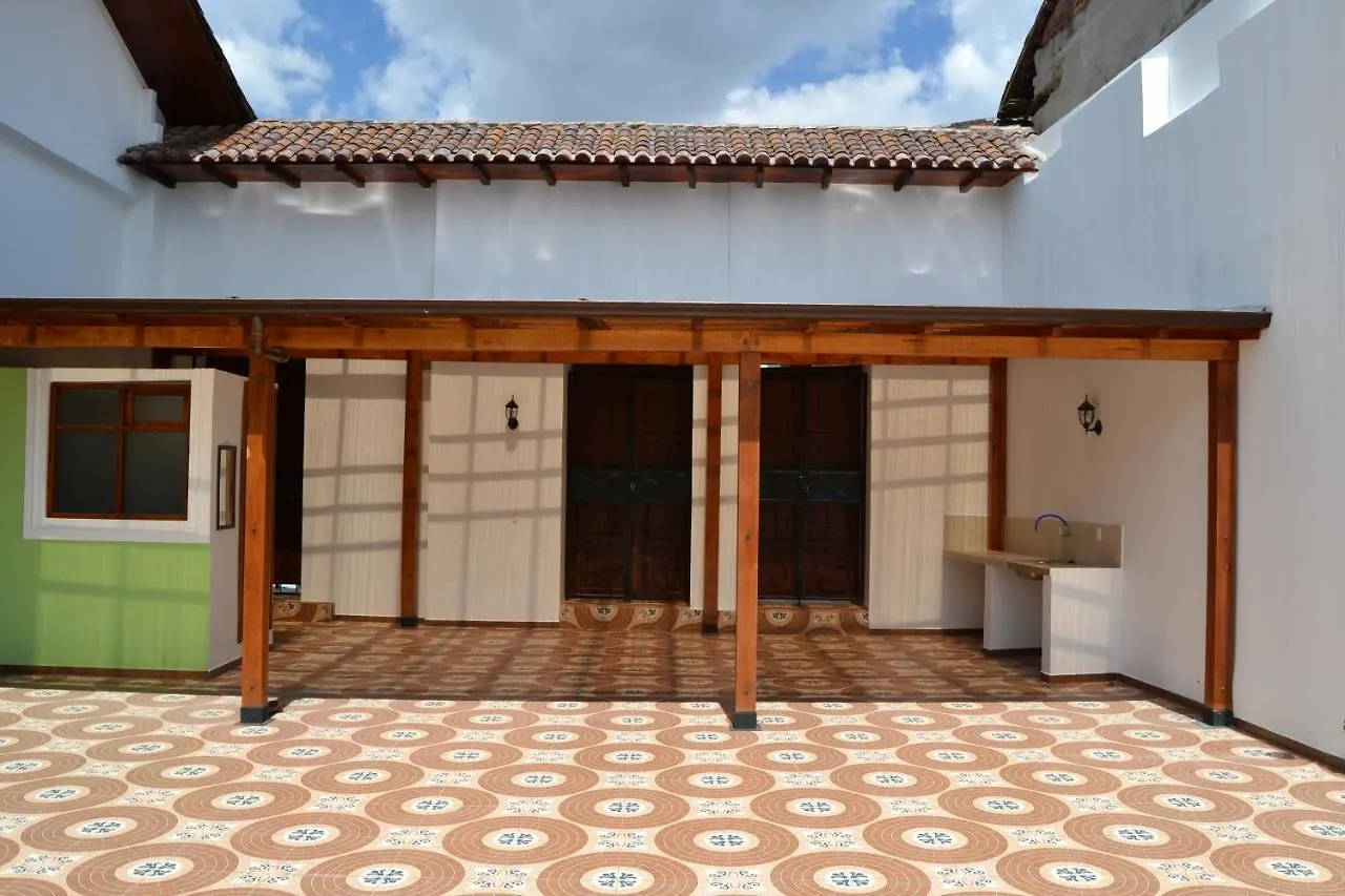 Green Apple Hostel Quito Ecuador